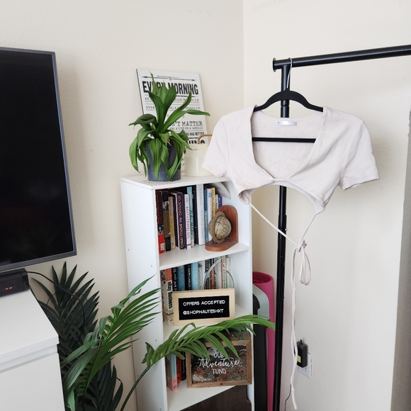 Salty Ribbed Cropped Plunge Tue Waist Top - Picture 2 of 4